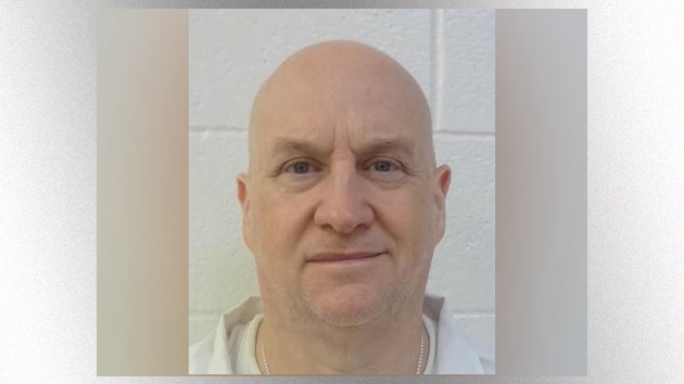 Former Arkansas police chief sentenced for murder and rape escapes from prison