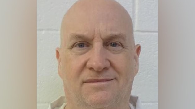 ‘Evil man’: Search continues for ex-police chief who escaped Arkansas prison