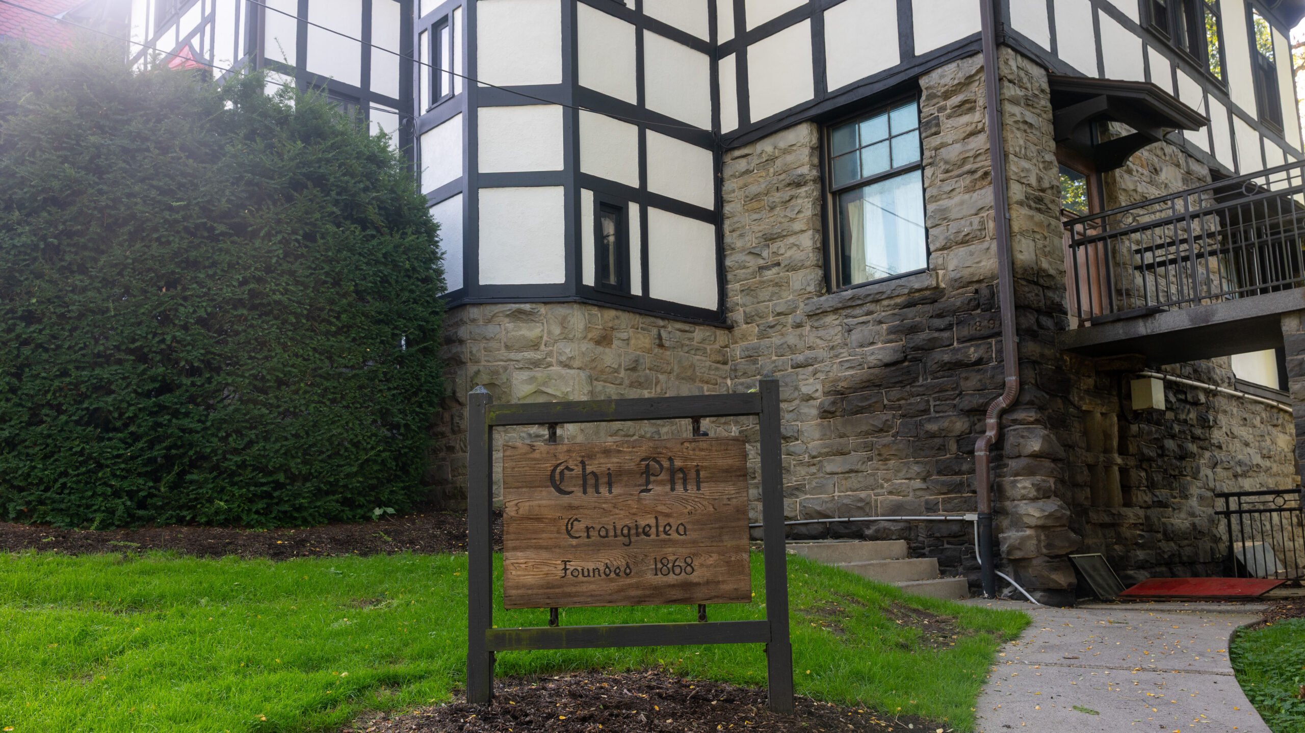 Getty cornellfraternityhouse 100226